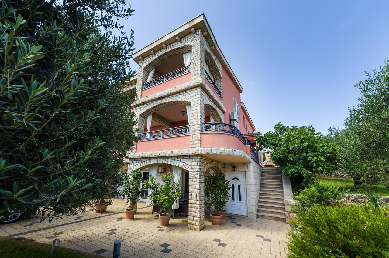 Apartments Orkula Maslenica Exterior photo
